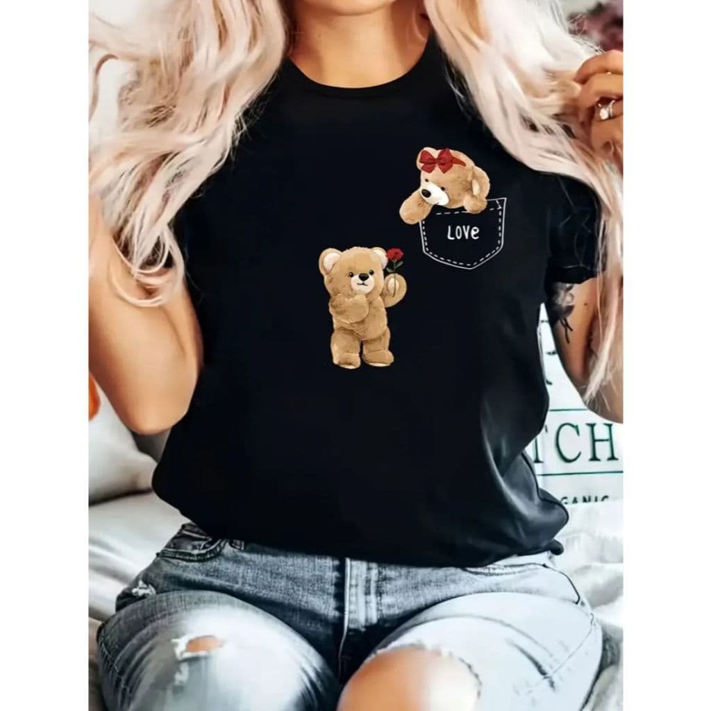 Blusa ﻿Camiseta Feminina com Estampa de Ursinhos Apaixonados Estilo ‌Fofo e Casual em Algodão