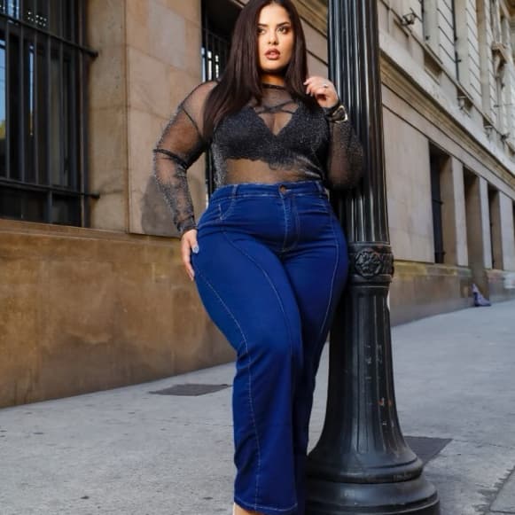 Calça Jeans Flare Plus Size Feminina Casual Tendençia Confortavel Elegante Moderna Versatil Estilosa